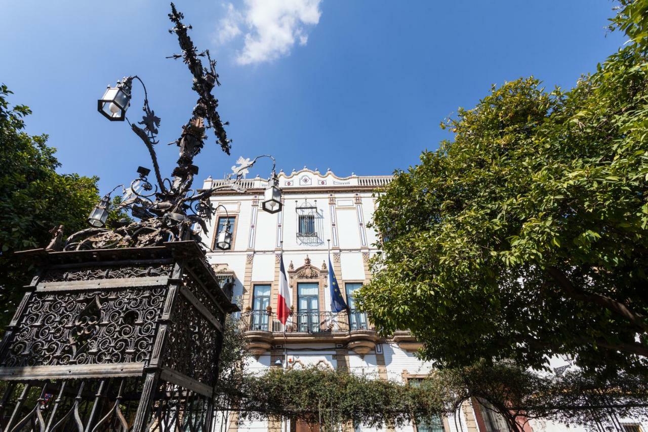 La Plazuela De Santa Cruz *