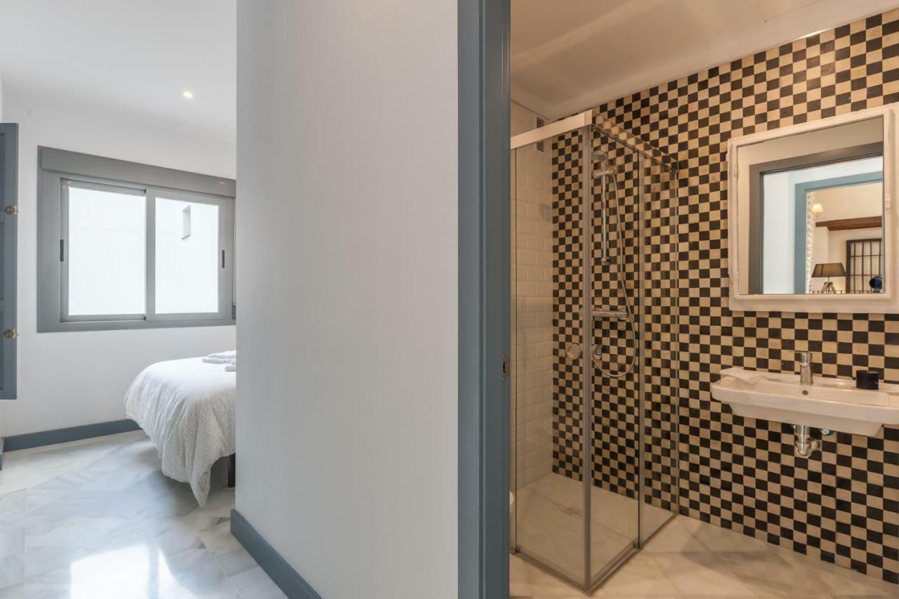 Casas De - Tintes12 * Seville