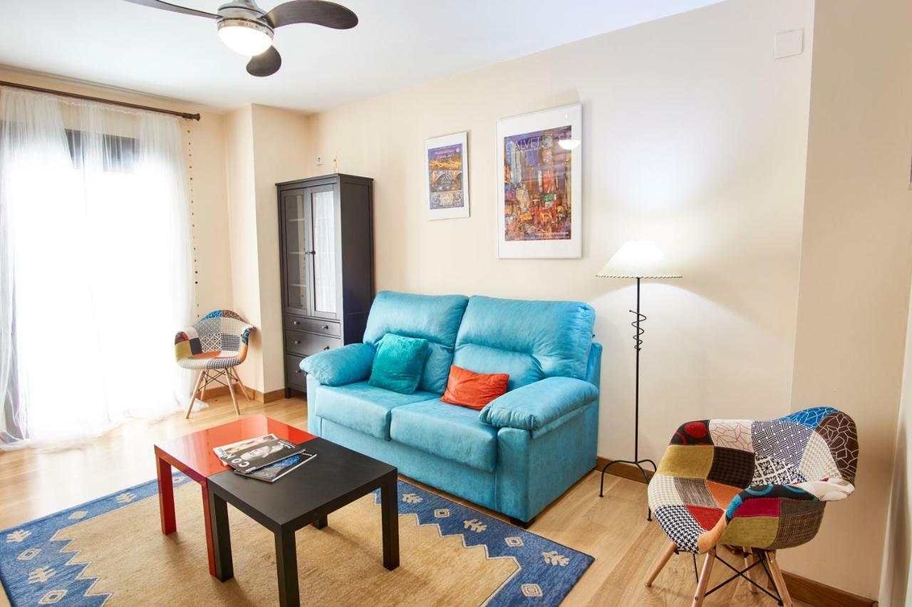 Rodrigo De Triana Courtyard By Valcambre Apartamento