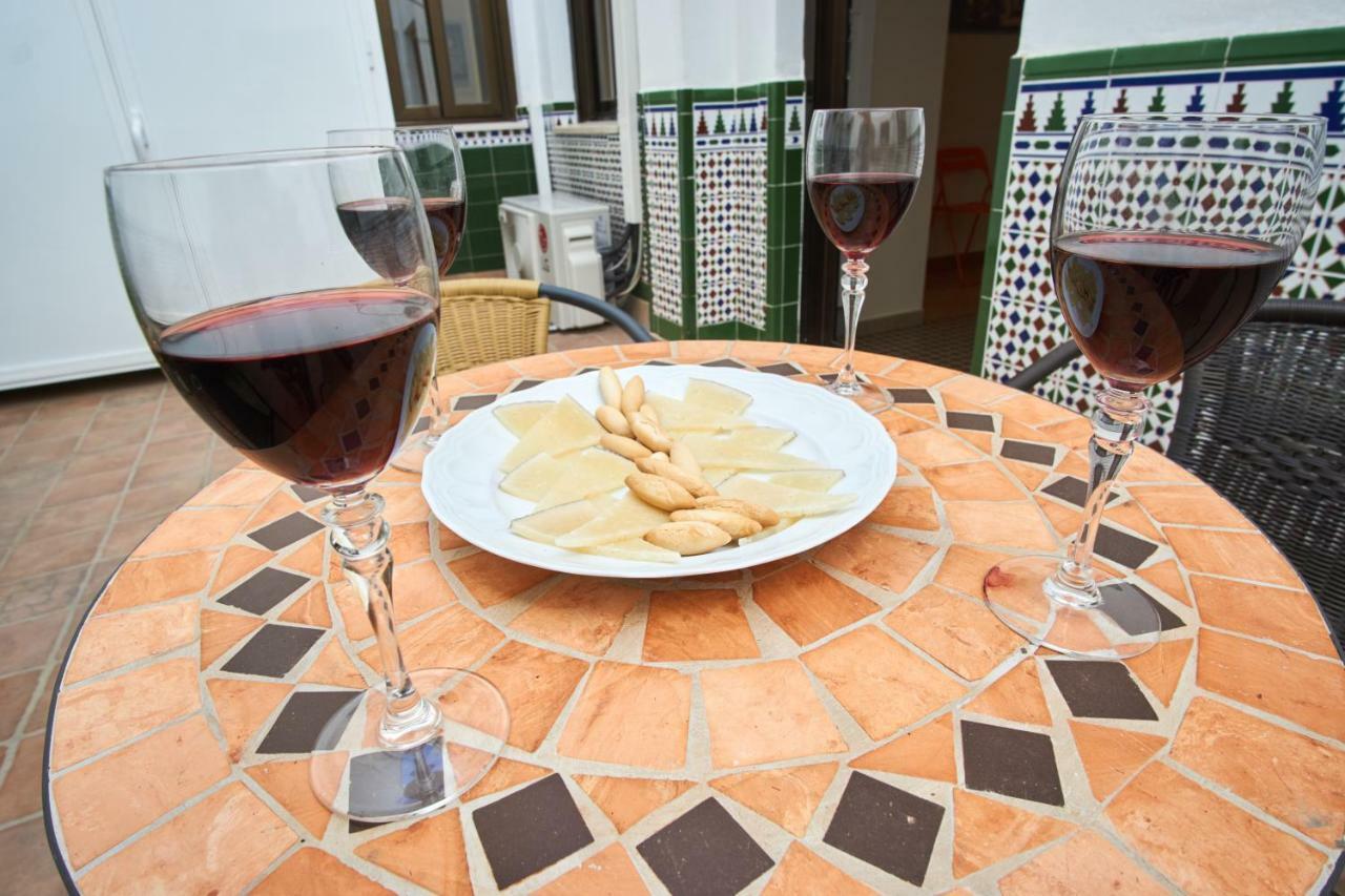 Apartamento Rodrigo De Triana Courtyard By Valcambre *