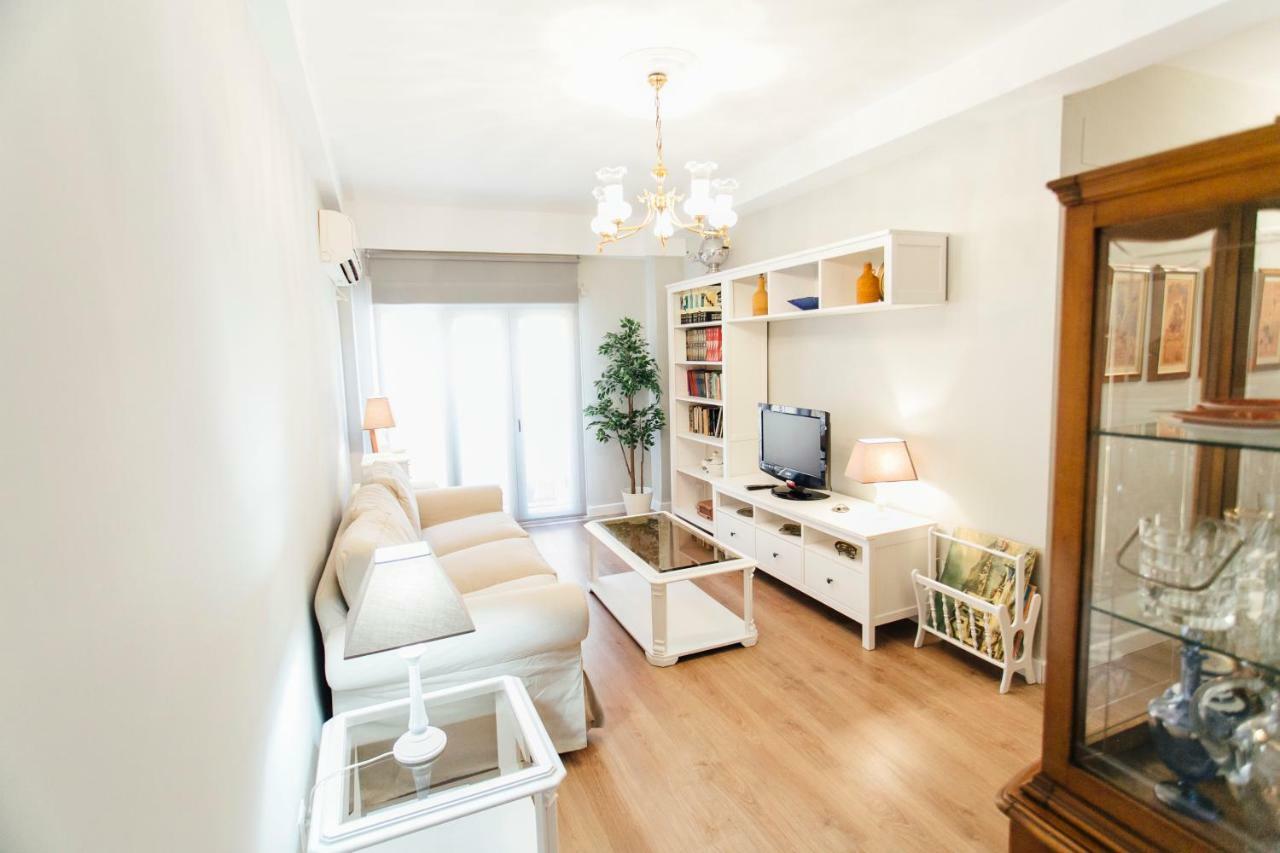 Idilico ático En Triana-3bd+1bth * Sevilla