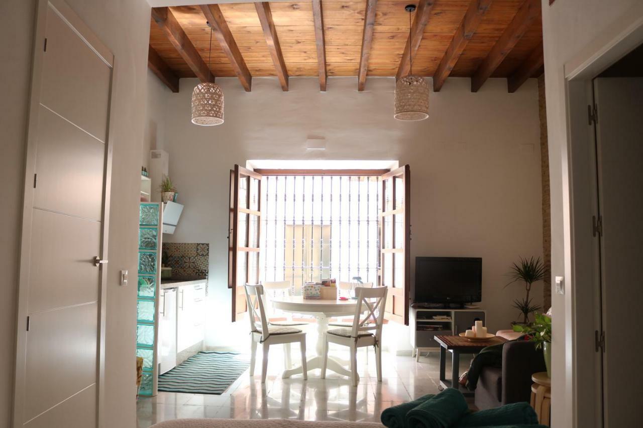 Triana Boho Chic Wifi Apartment