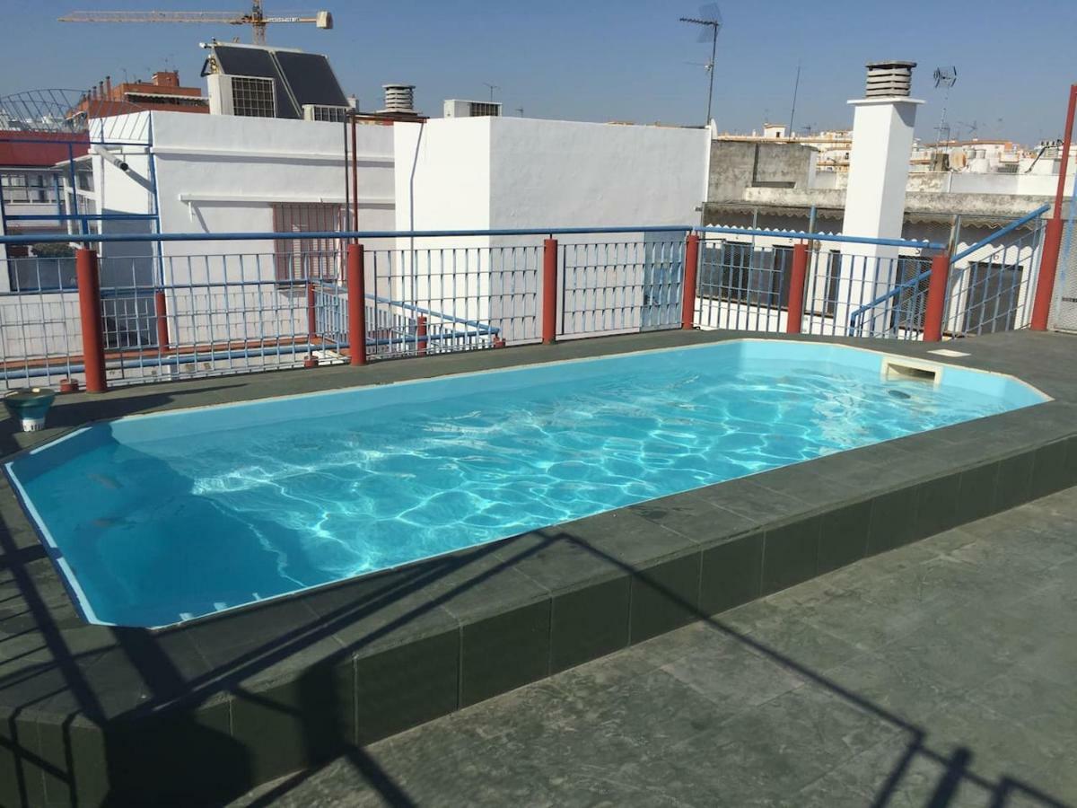Selecta Con Piscina En Calle Juzgado Seville