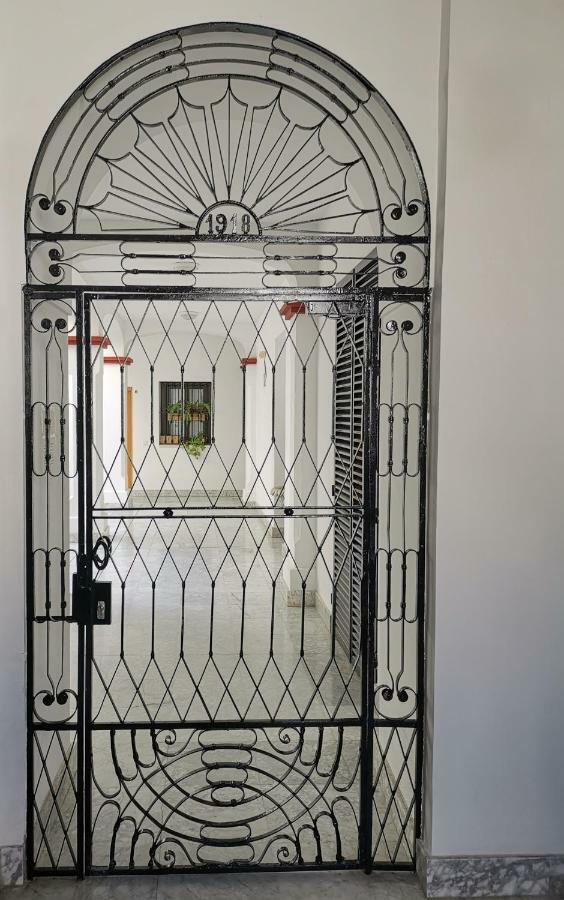 Teodosio Free Parking & Ac Apartment *