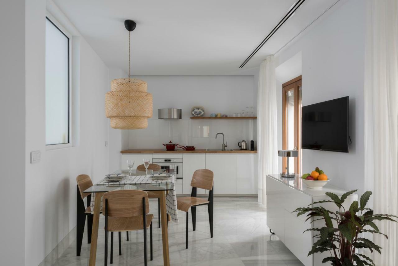 La Casa Del Lagar 10 * Seville