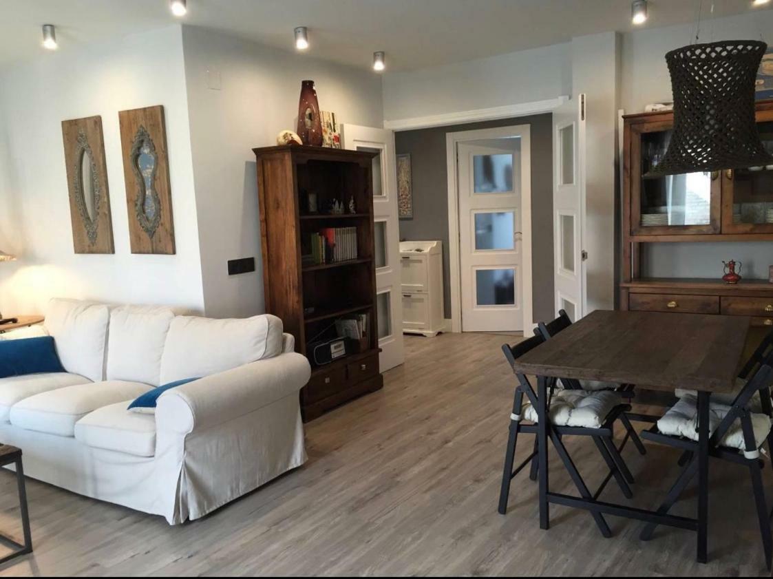 Apartamento Triana, Calle Troya *