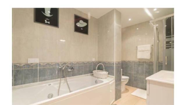 13 Calle San Jacinto * Seville