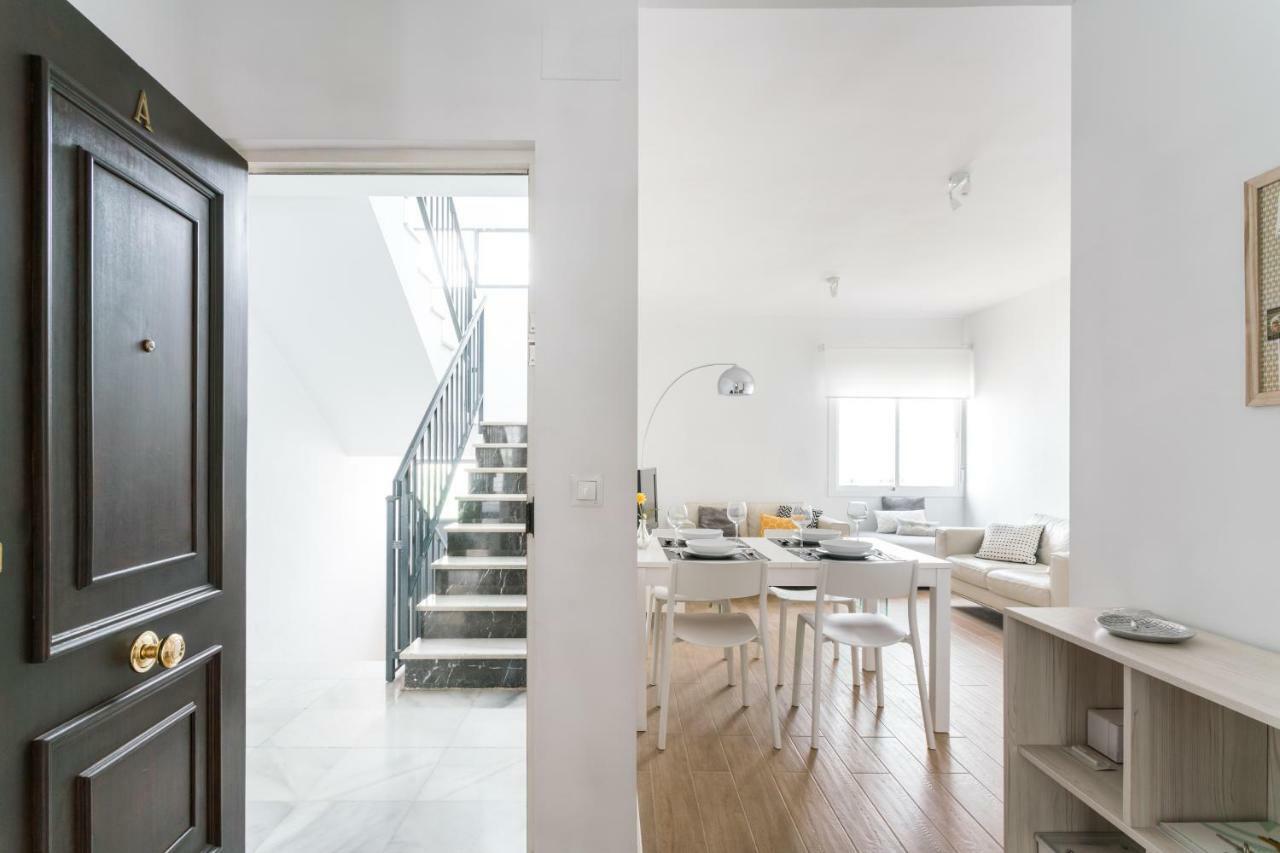 Triana 3 Bedrooms & 2 Bath Parking Included Apartment Seville