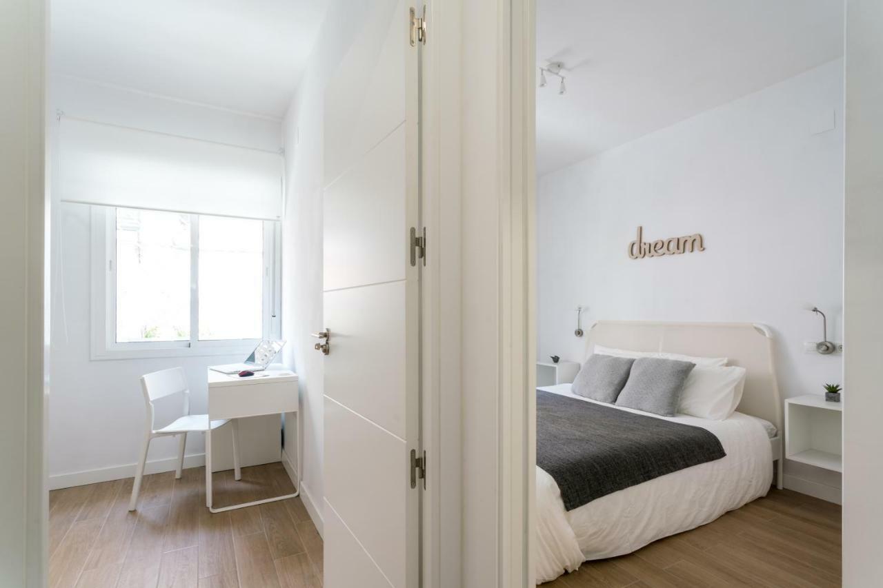 Apartment Triana 3 Bedrooms & 2 Bath Parking Included *