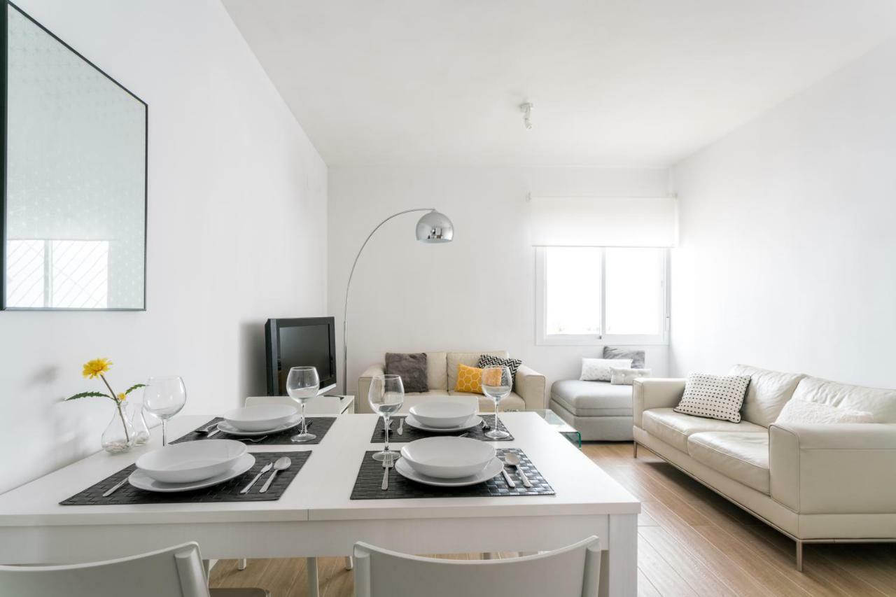 Triana 3 Bedrooms & 2 Bath Parking Included Seville