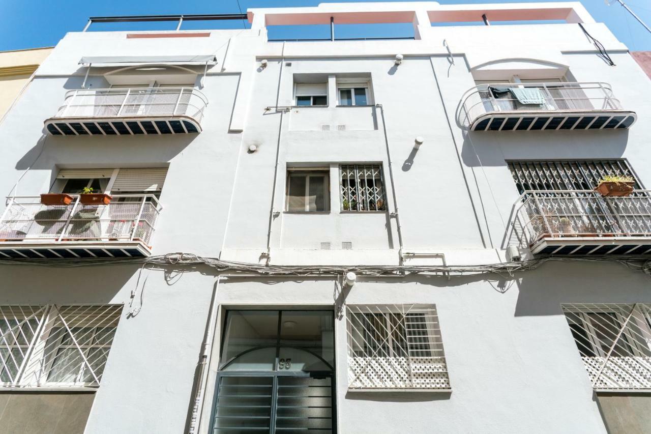 Apartment Triana 3 Bedrooms & 2 Bath Parking Included *