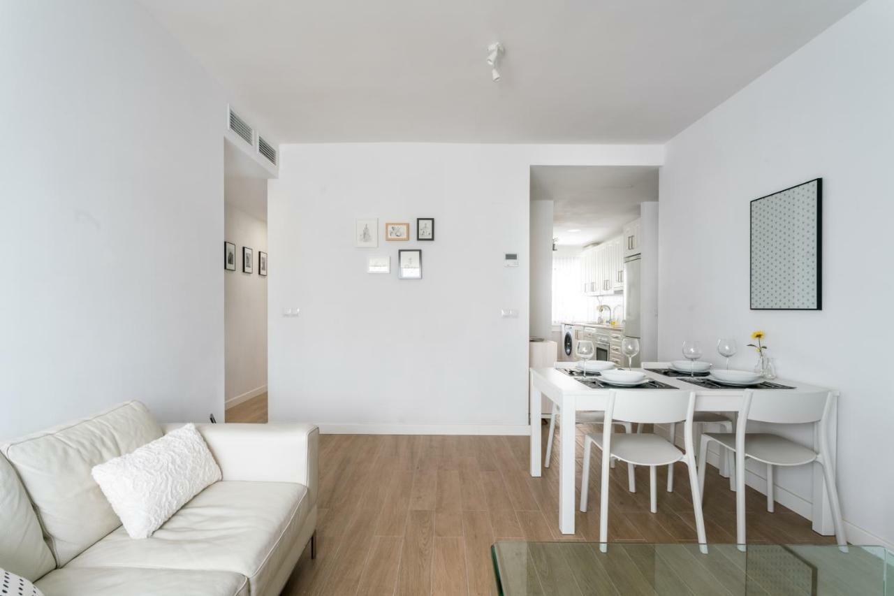 Apartment Triana 3 Bedrooms & 2 Bath Parking Included