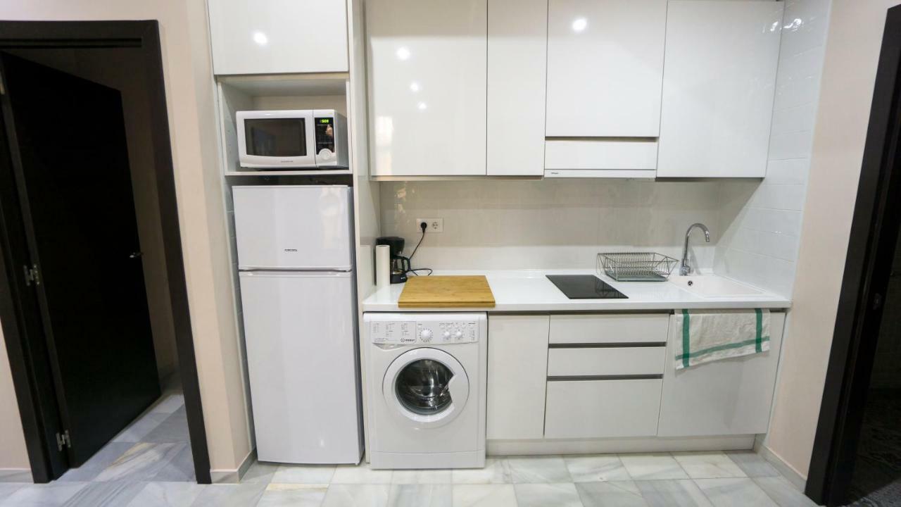 Rentalsevilla En Barrio Santa Cruz Con Parking Apartamento