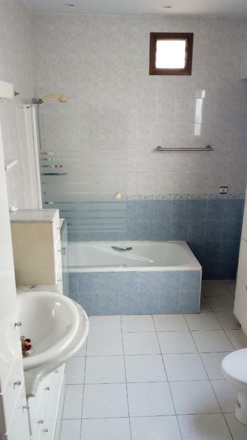 Cosy Double + Private Bathroom Center Homestay