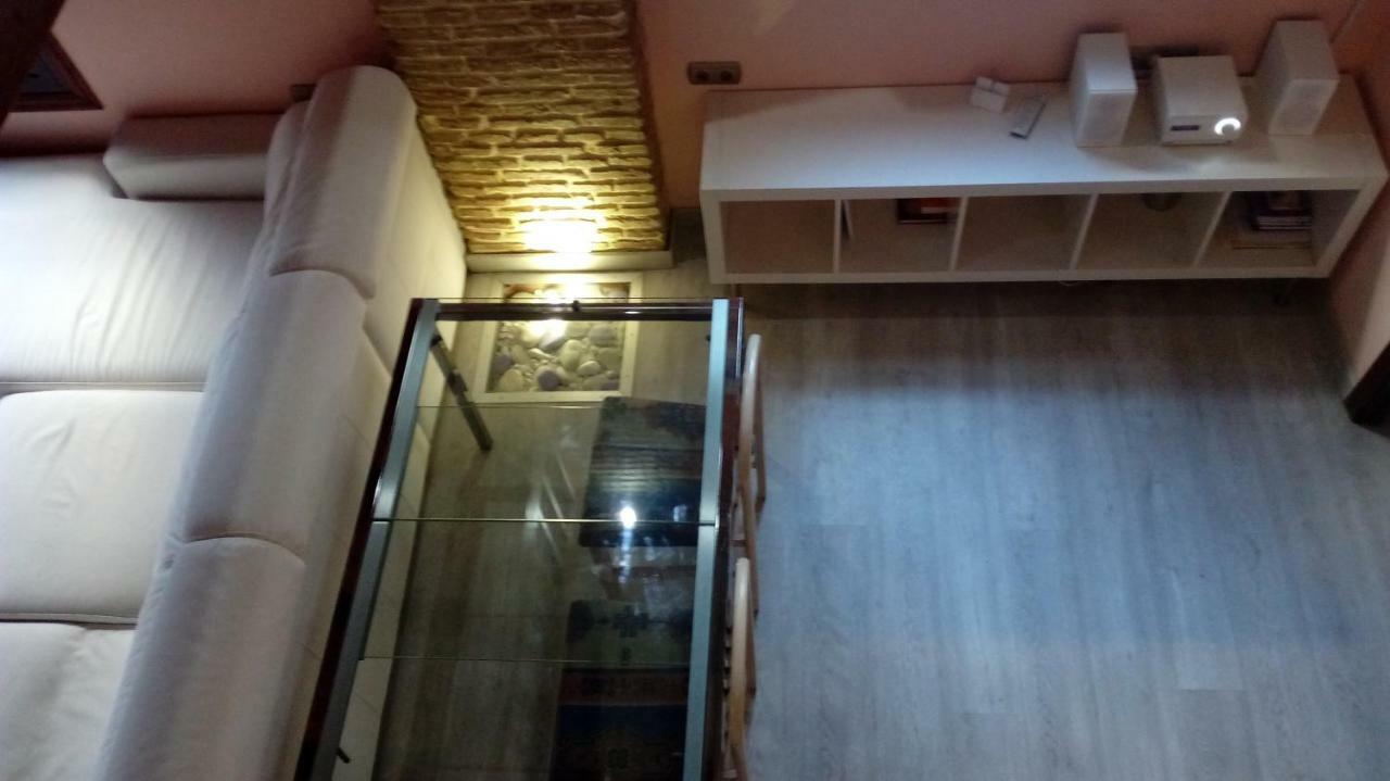 Cosy Double + Private Bathroom Center Homestay *