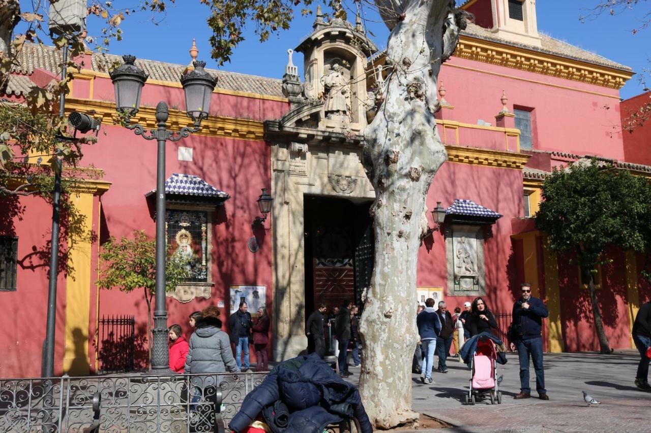 Calle Martinez Montanes, 19 *