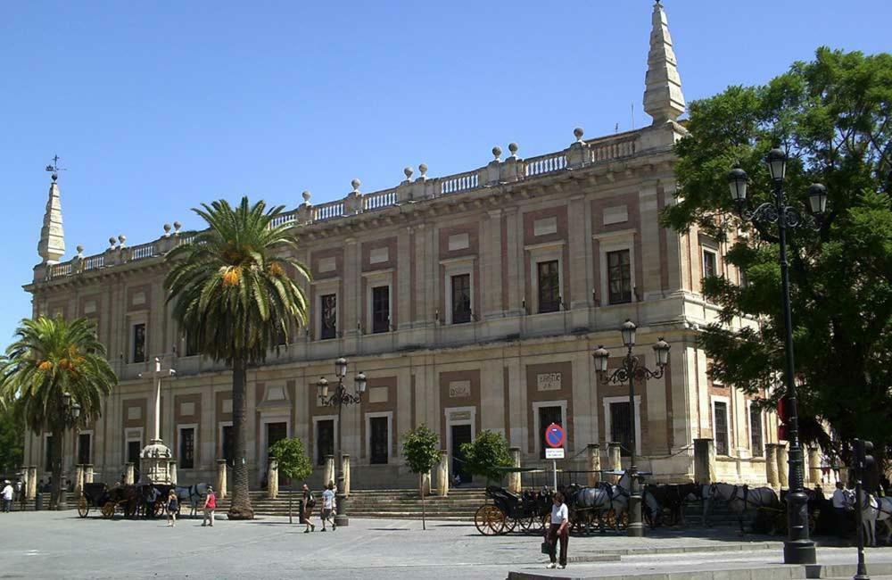 Apartamento Idilico ático En Triana-3bd+1bth *