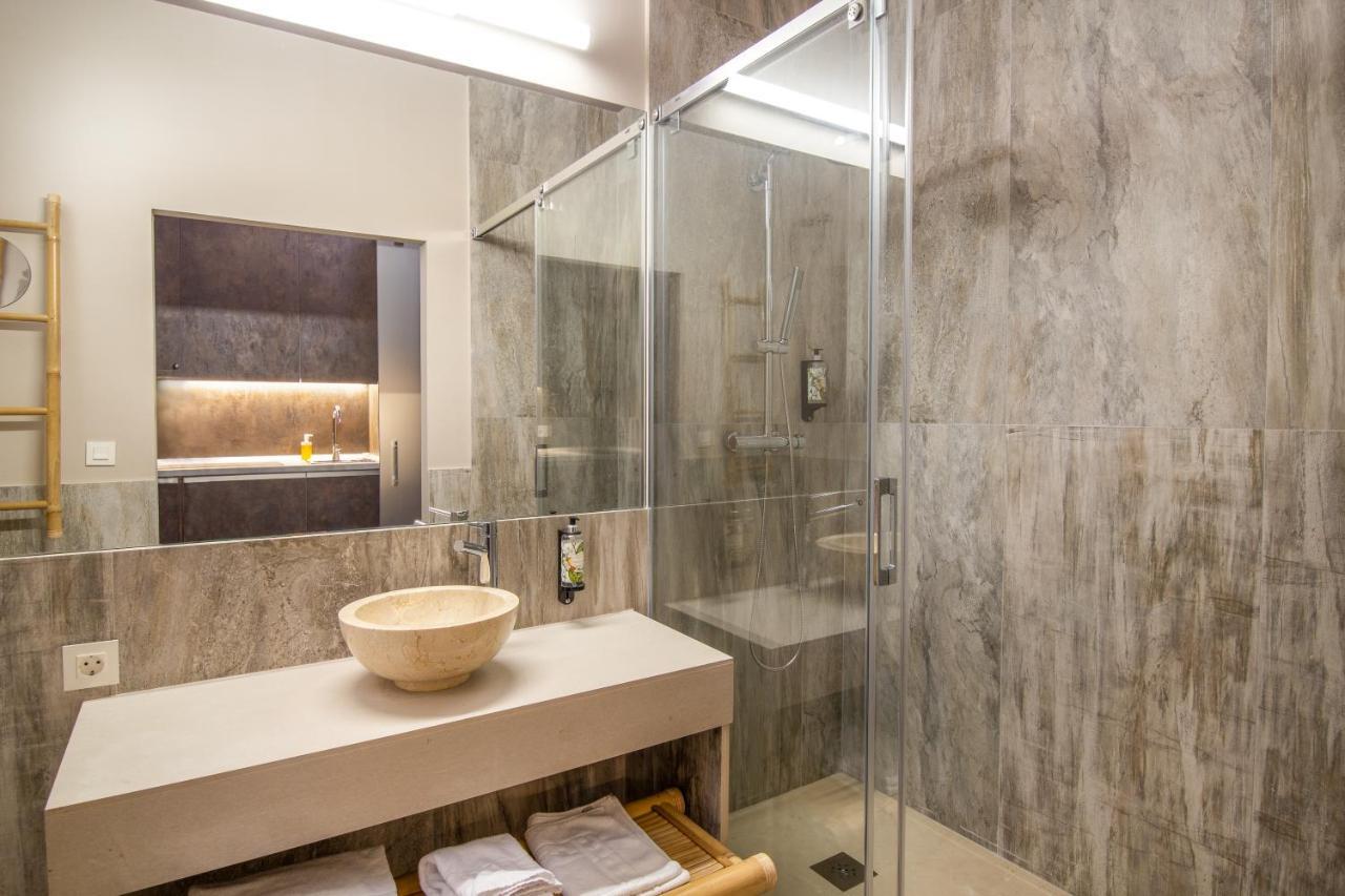 By Qhotels *