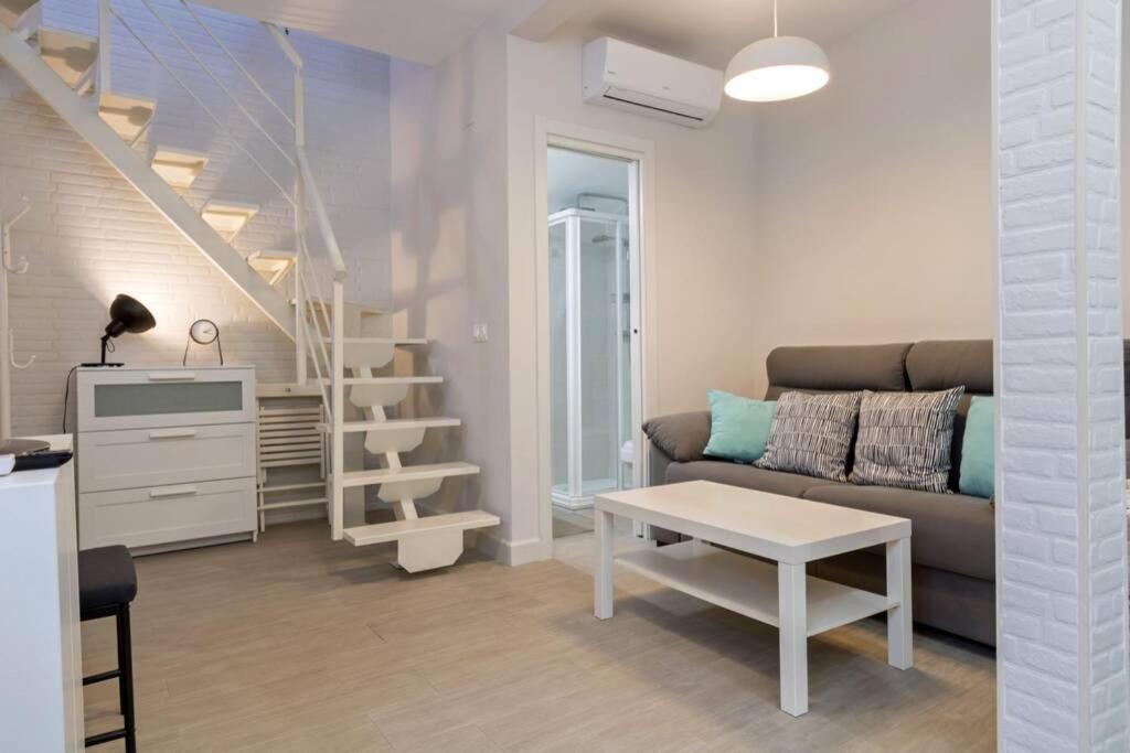 Castilla Triana Courtyard By Valcambre Apartamento