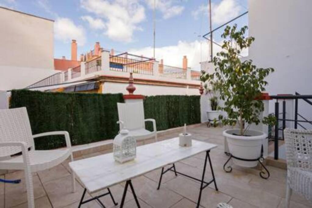 Castilla Triana Courtyard By Valcambre Apartamento