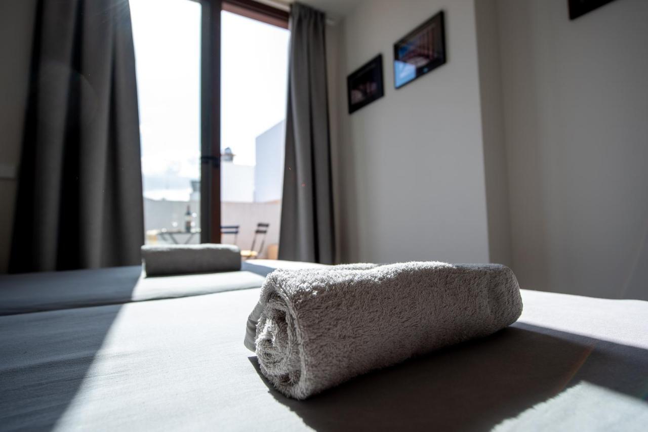 Apartamento Con Terraza En San Luis. Parking&netflix * Sevilla