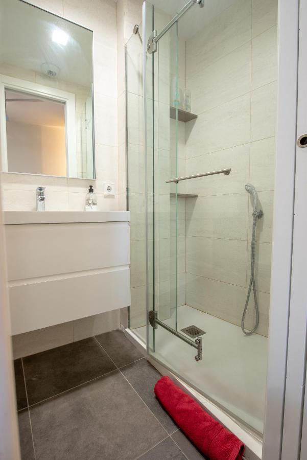 Apartamento Con Terraza En San Luis. Parking&netflix * Sevilla