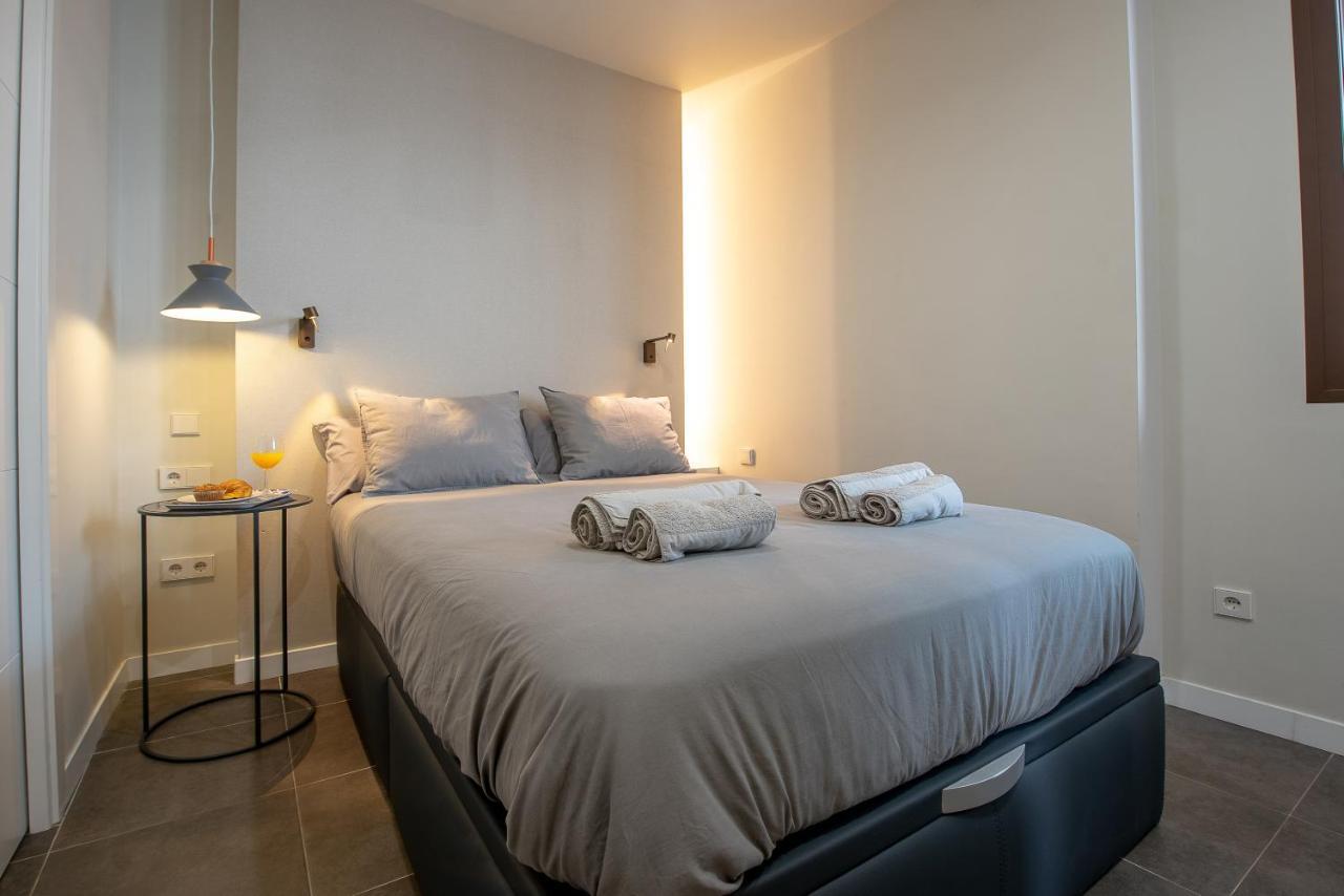 Apartamento Con Terraza En San Luis. Parking&netflix Sevilla