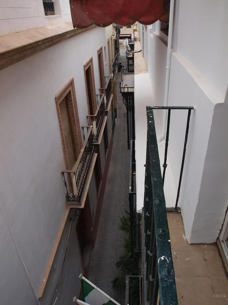 Arias 2* Sevilla