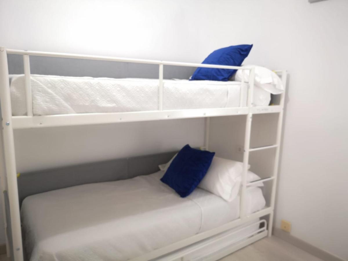 Dos De Mayo Beds * Seville