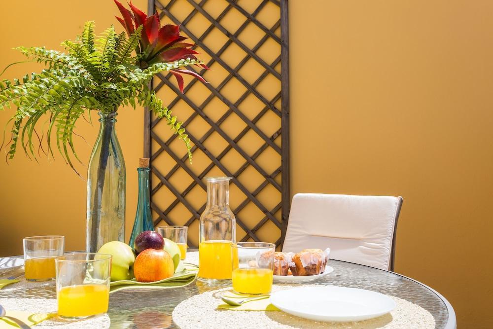 - Giralda Hotel 4*