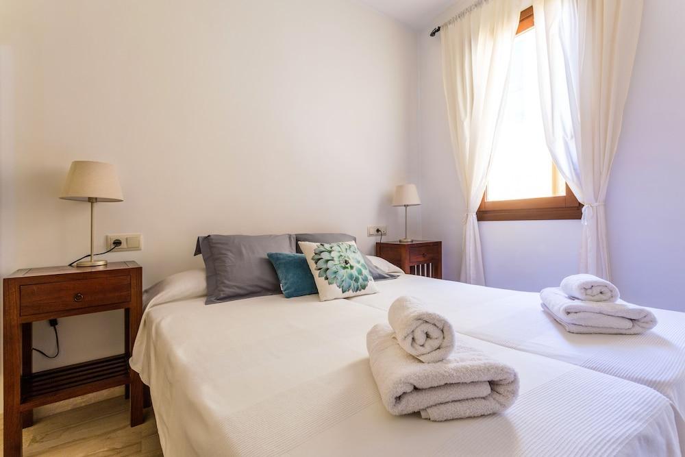 - Giralda Hotel