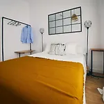 Pelícano Seville Apartments