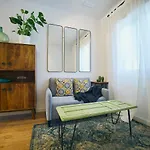 Pelícano Seville Apartments