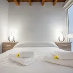 Pasaje Amores IZ. · Tranquilidad y vida cultural en Centro Sevilla 4px