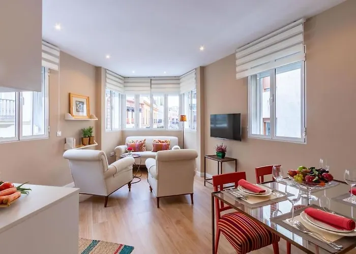 Plaza Nueva Deluxe Suite by Valcambre