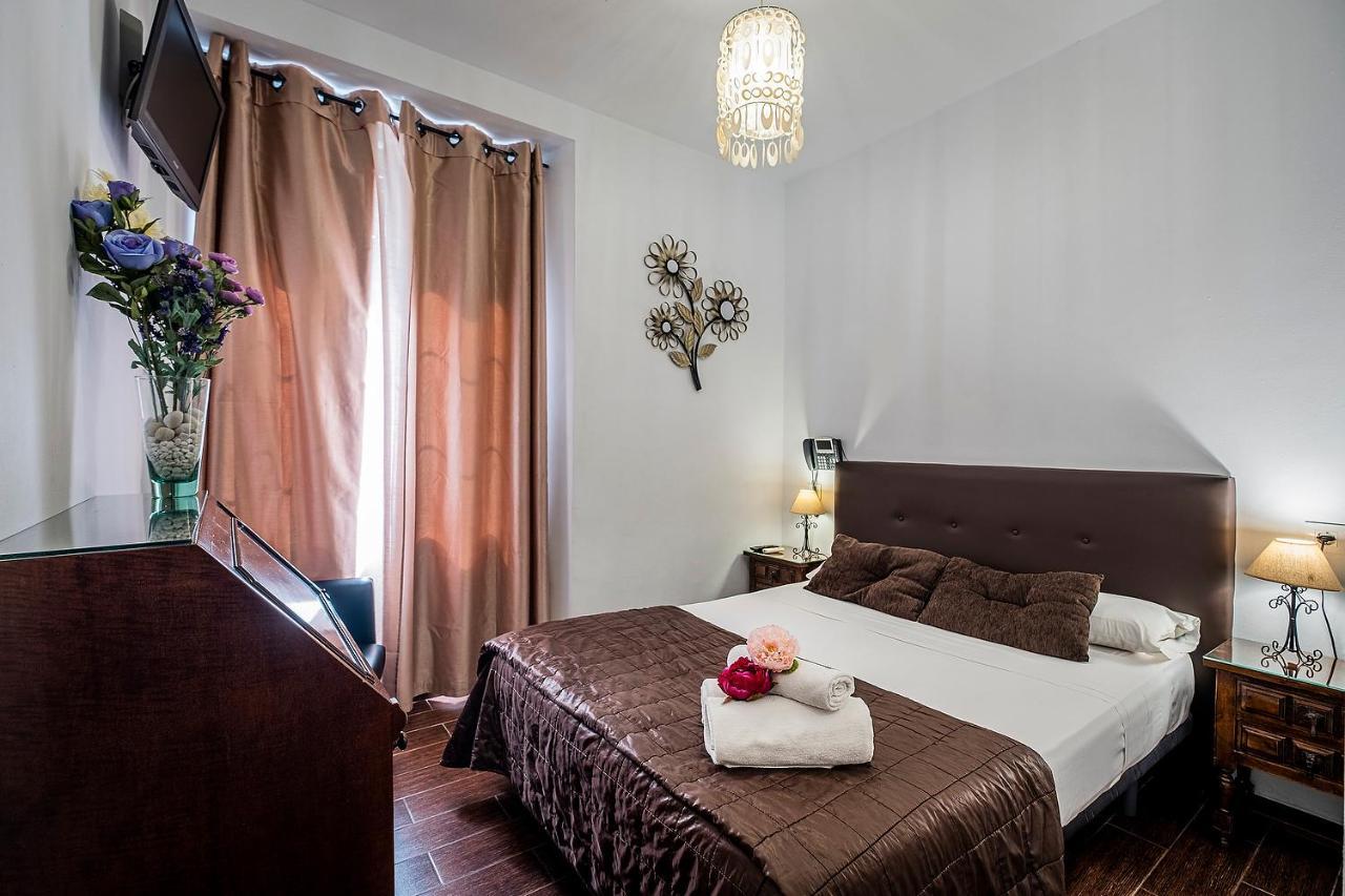 Guest house Noches De Triana 2*