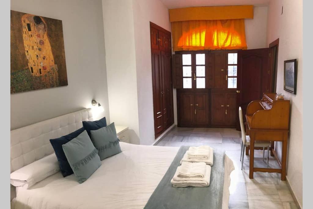 1 Minute From Cathedral. Feel The Heart Of Sevilla
