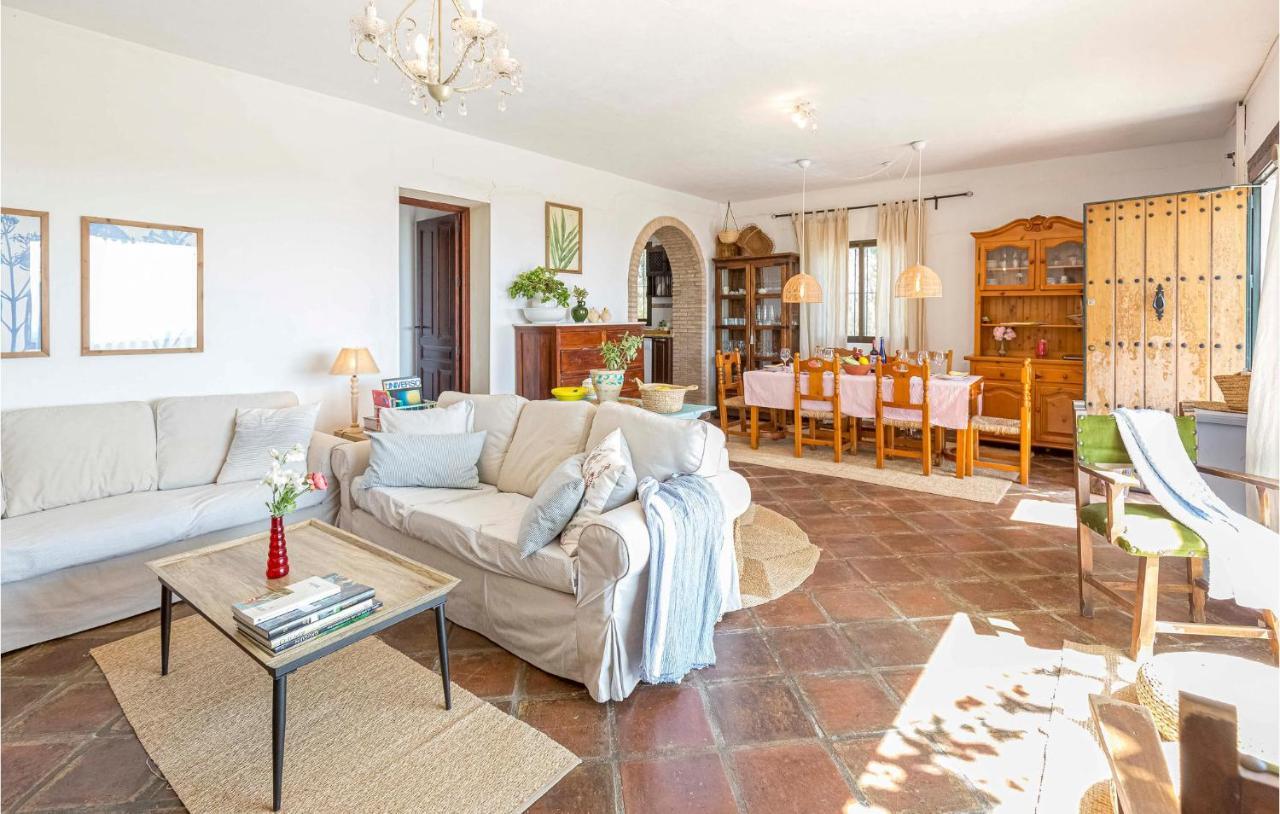Awesome In With 4 Bedrooms, Wifi And Outdoor Swimming Pool Holiday home Seville