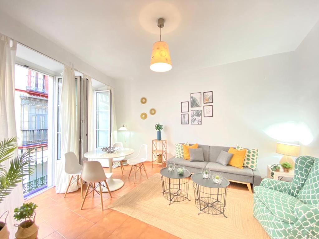 Superb In Downtown Of ,parking Optional, !! Apartment