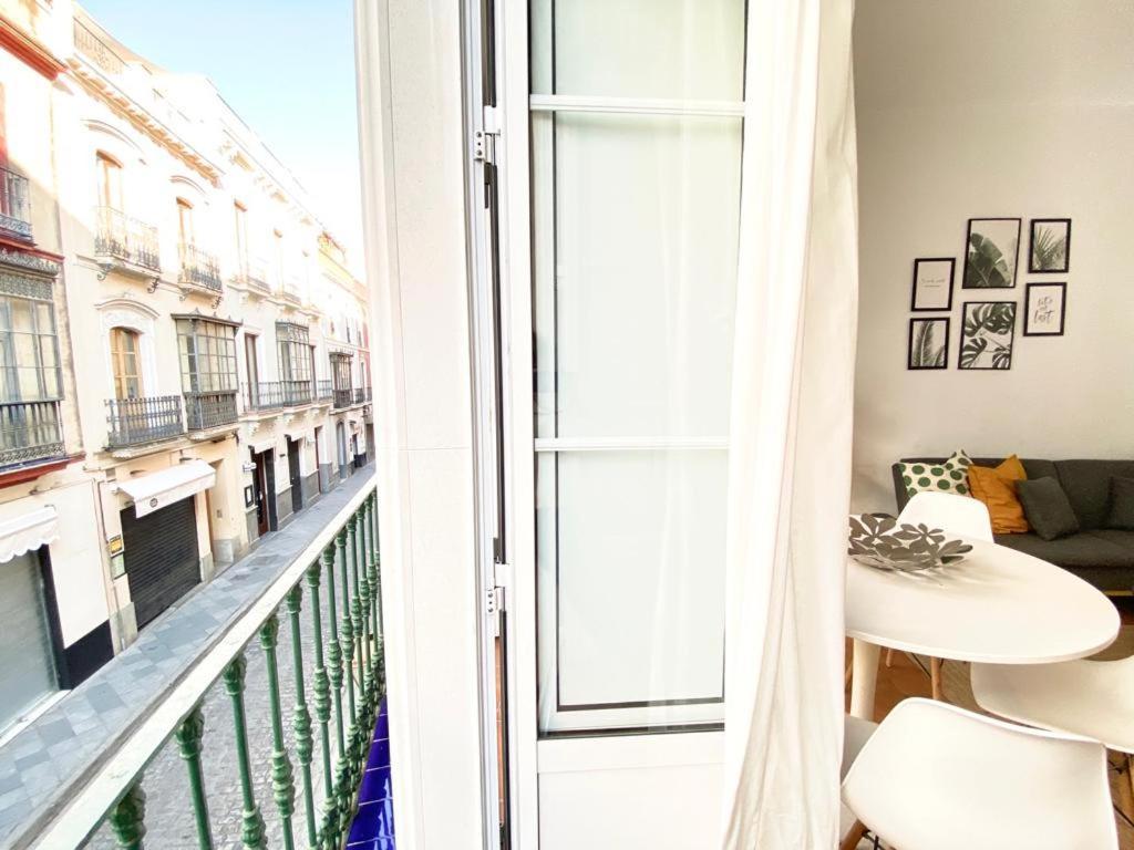 Apartment Superb In Downtown Of ,parking Optional, !! *