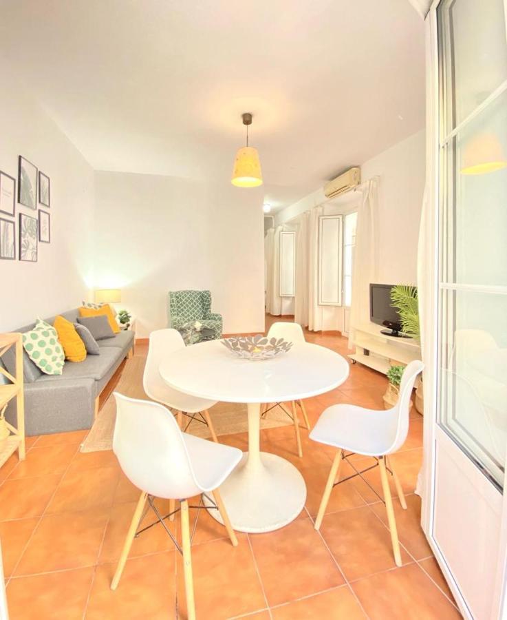 Superb In Downtown Of ,parking Optional, !! * Seville