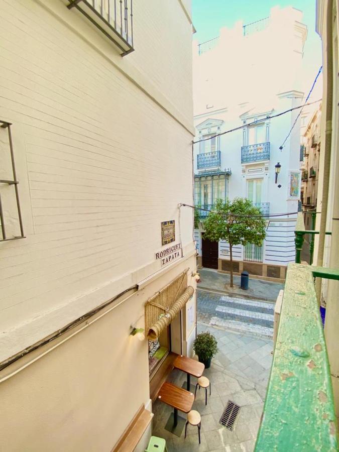 Superb In Downtown Of ,parking Optional, !! Apartment *