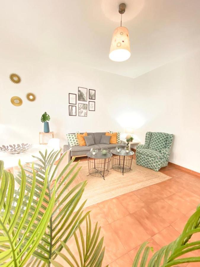 Superb In Downtown Of ,parking Optional, !! * Seville