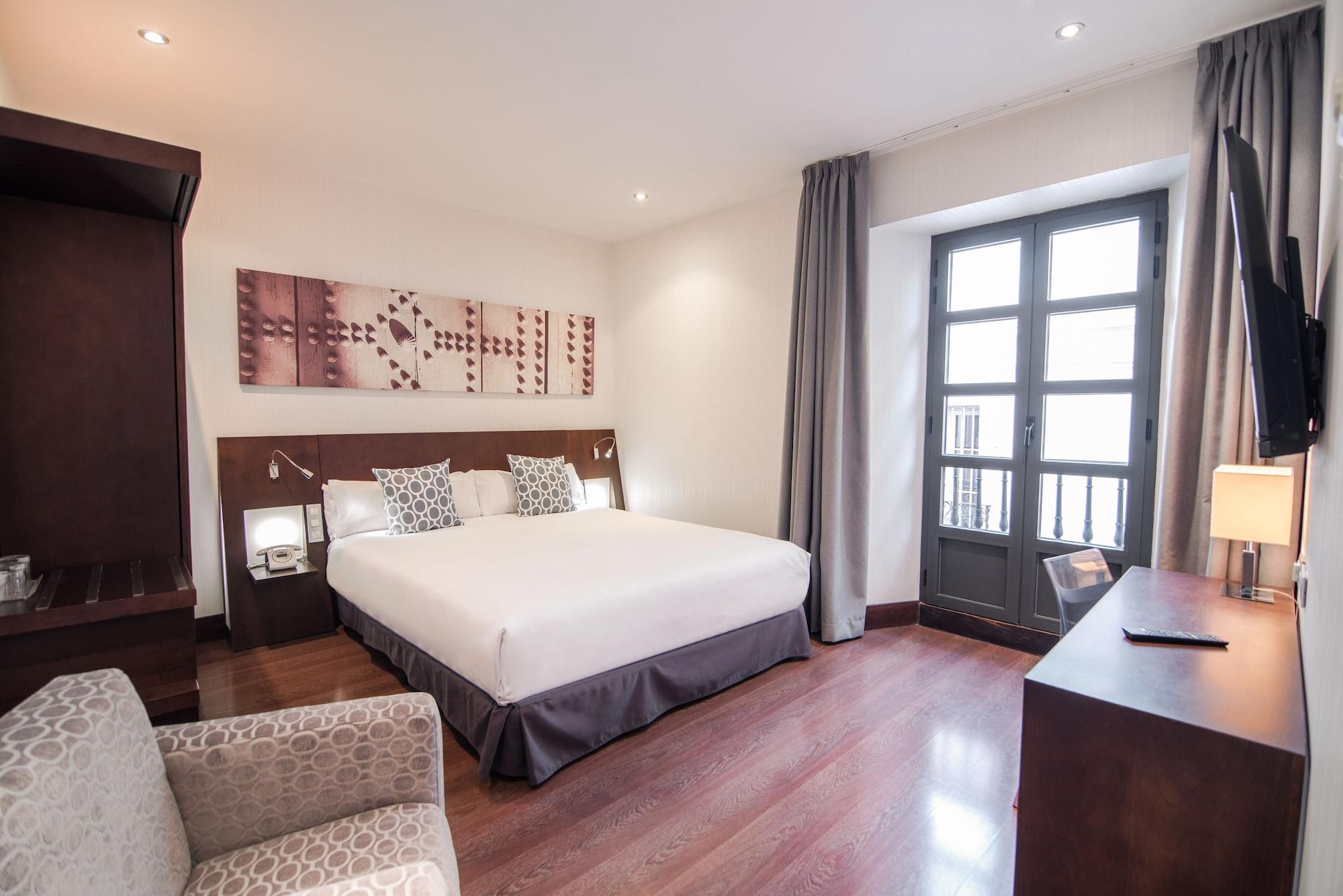 Petit Palace Marques Santa Ana Hotel