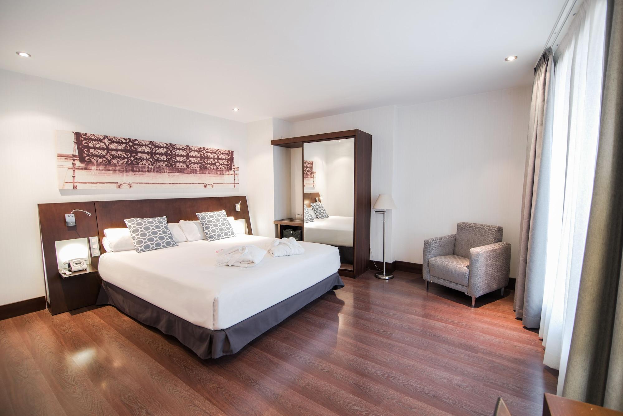 Hotel Petit Palace Marques Santa Ana 4*