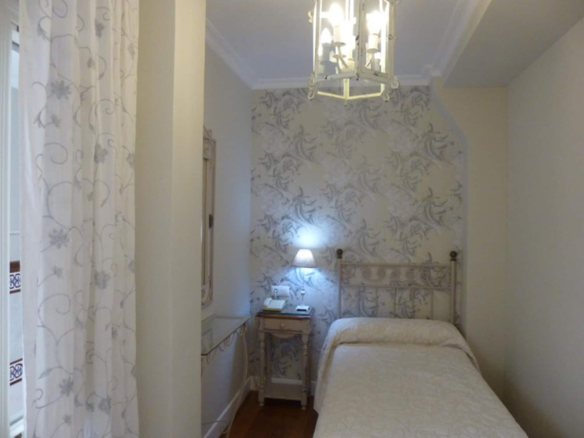 Le Petit Paris Guest house Seville