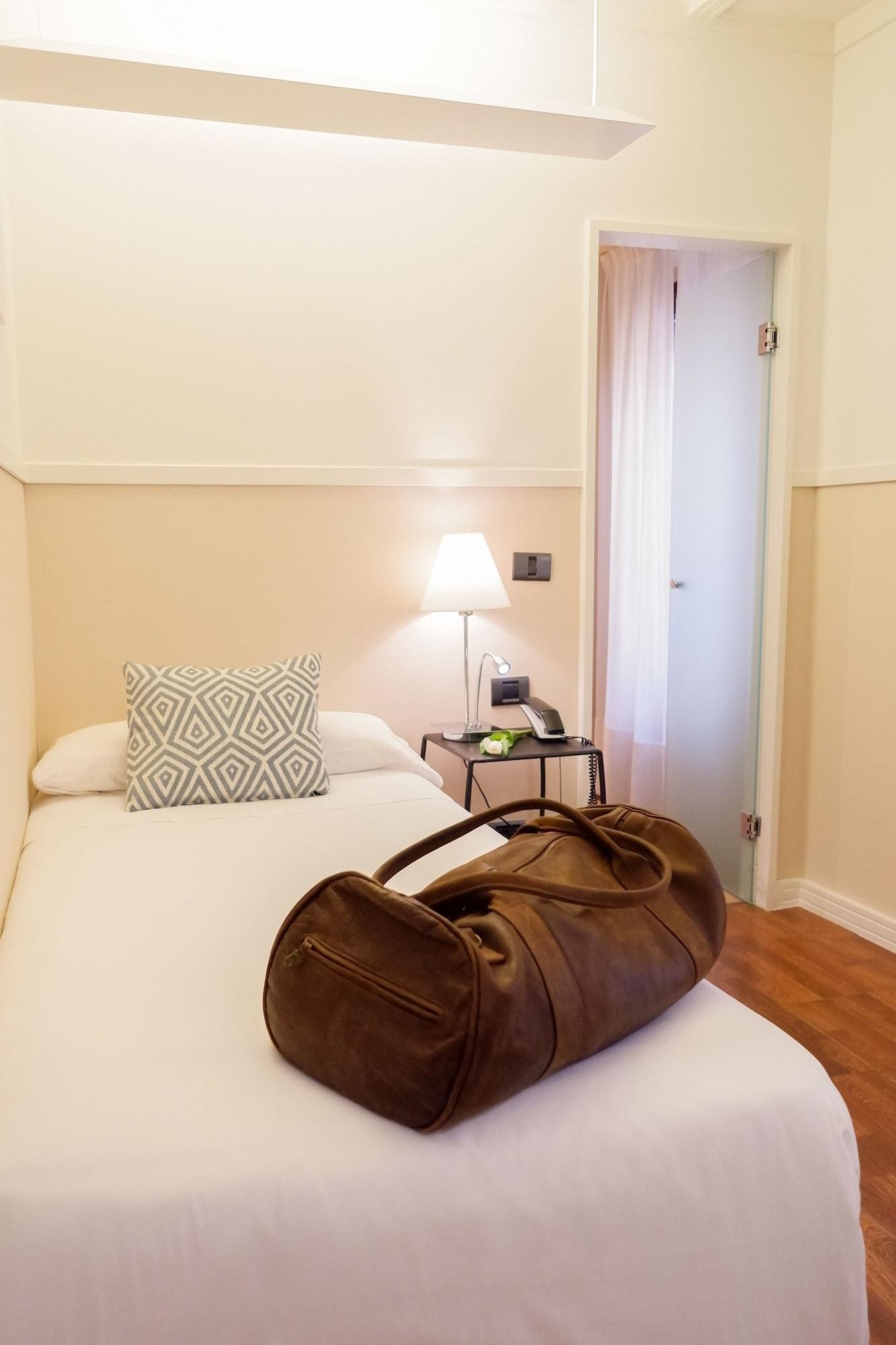 U-sense Centro 3*