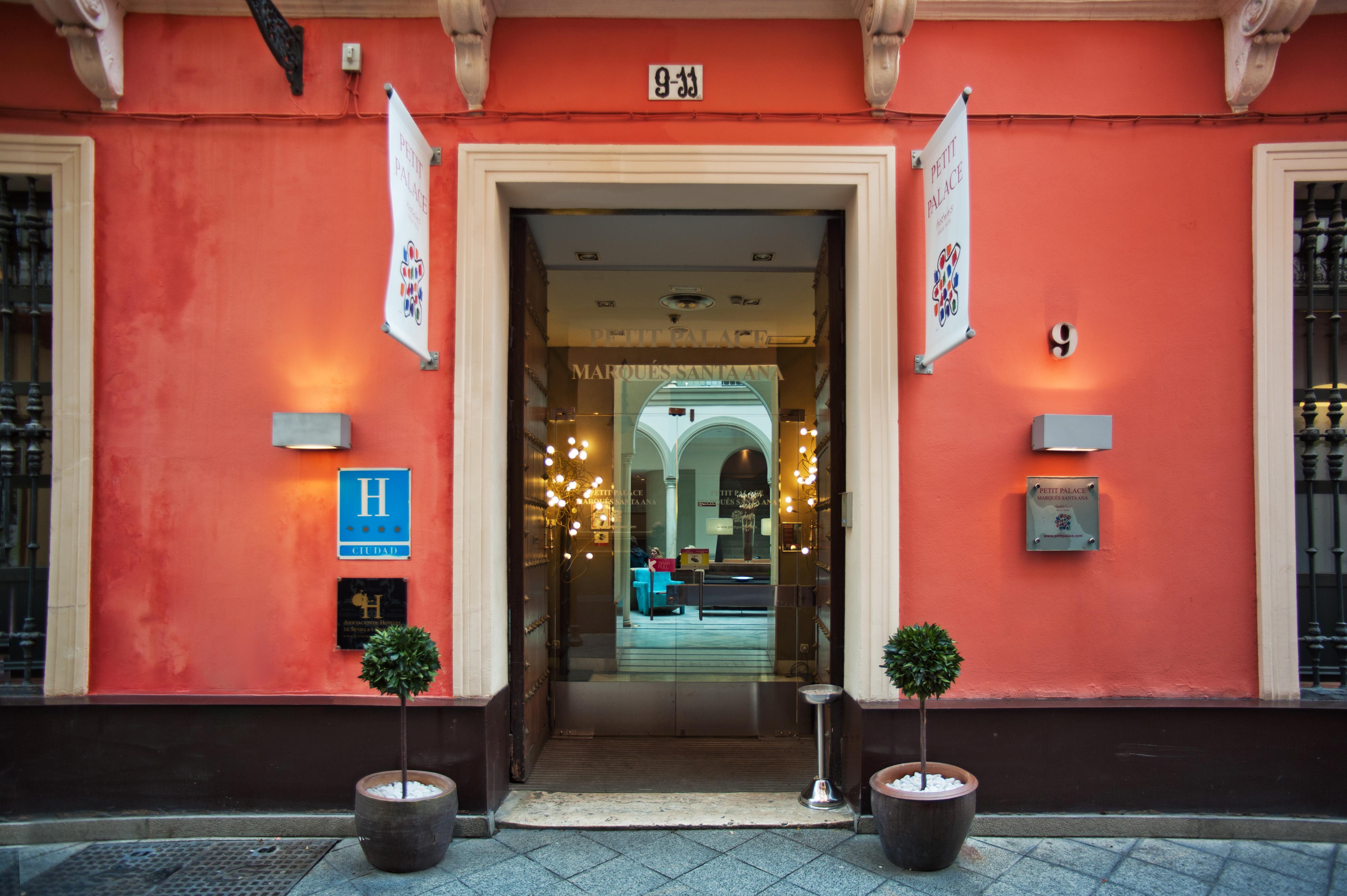 Petit Palace Marques Santa Ana Hotel