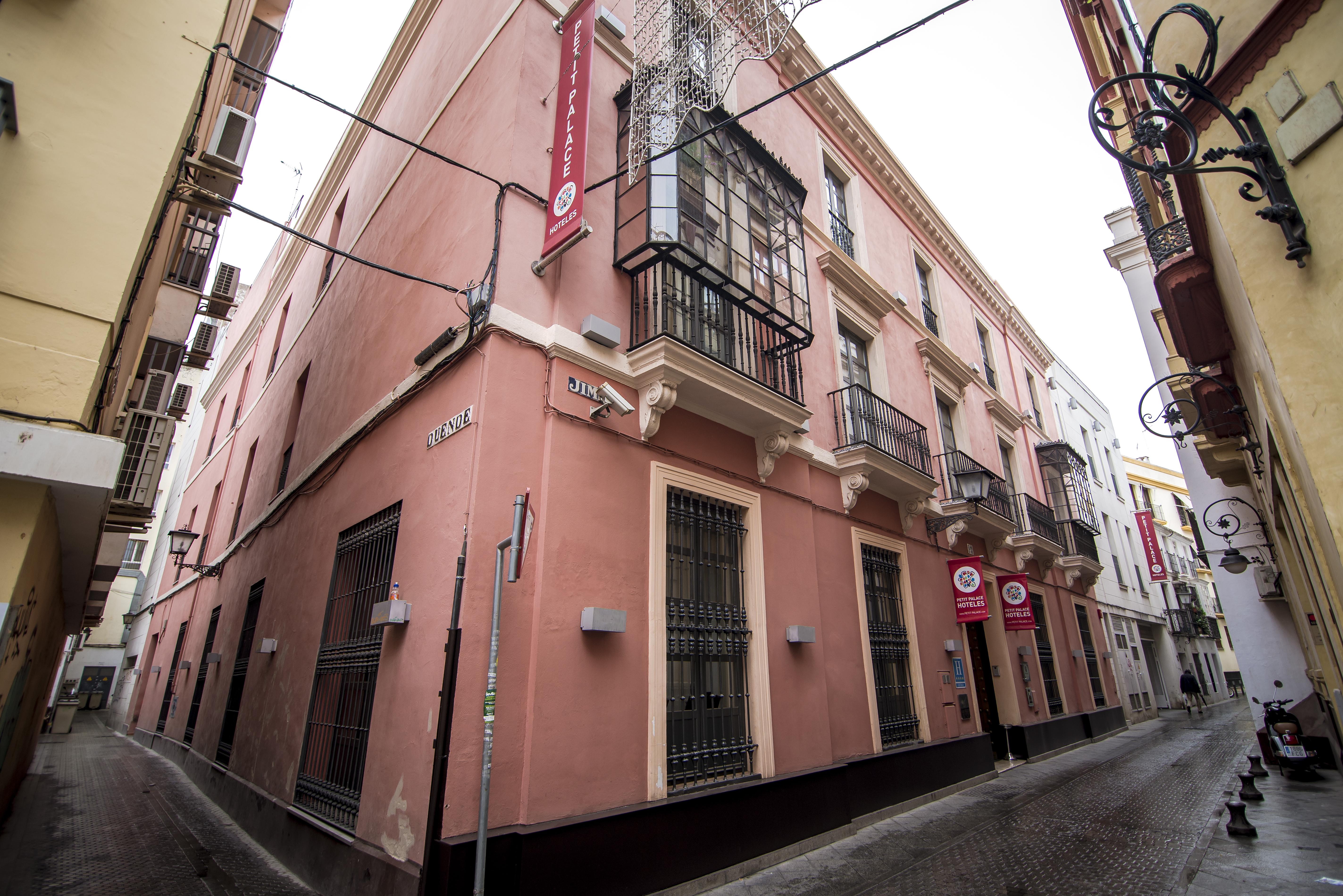 Petit Palace Marques Santa Ana Hotel