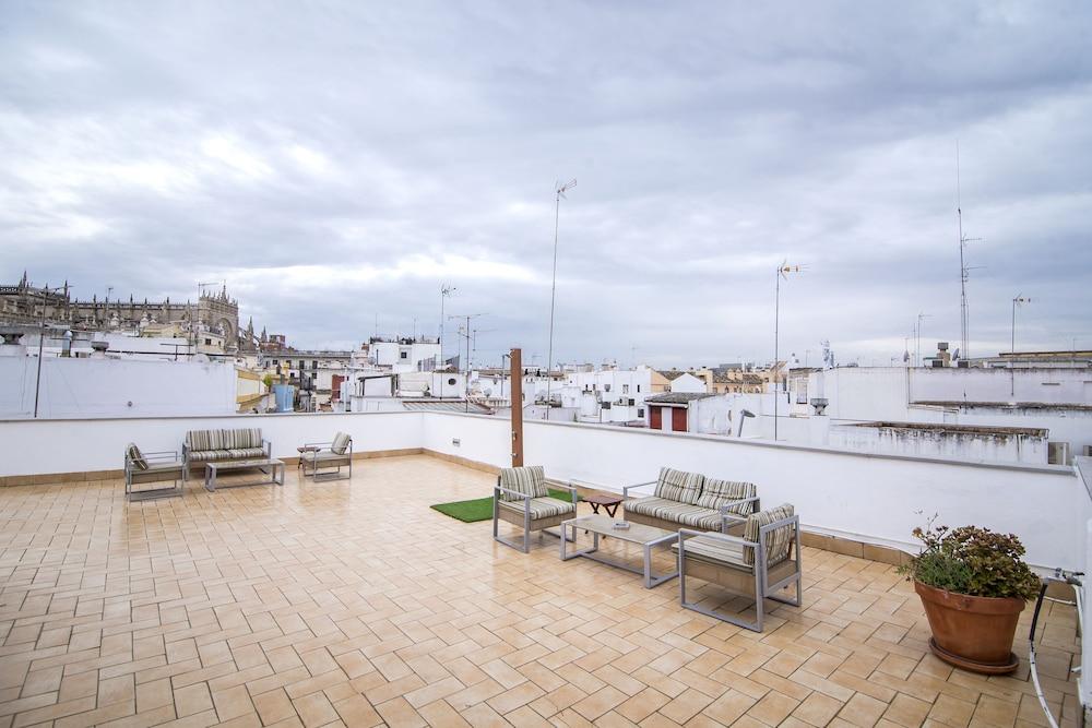 Petit Palace Marques Santa Ana Hotel 4*